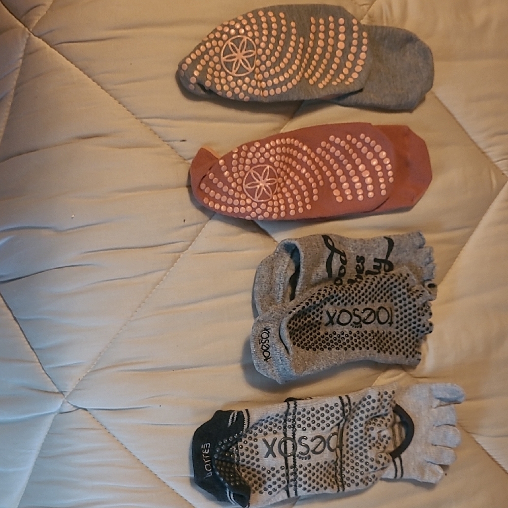 4pr Gaiam & Toesox Yoga Socks Set - Gray, Pink